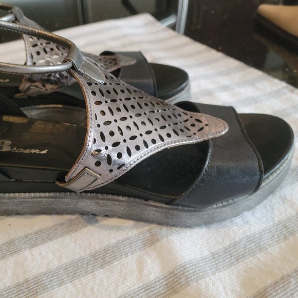 EUC Browns Leather Sandals - Picture 3 of 9